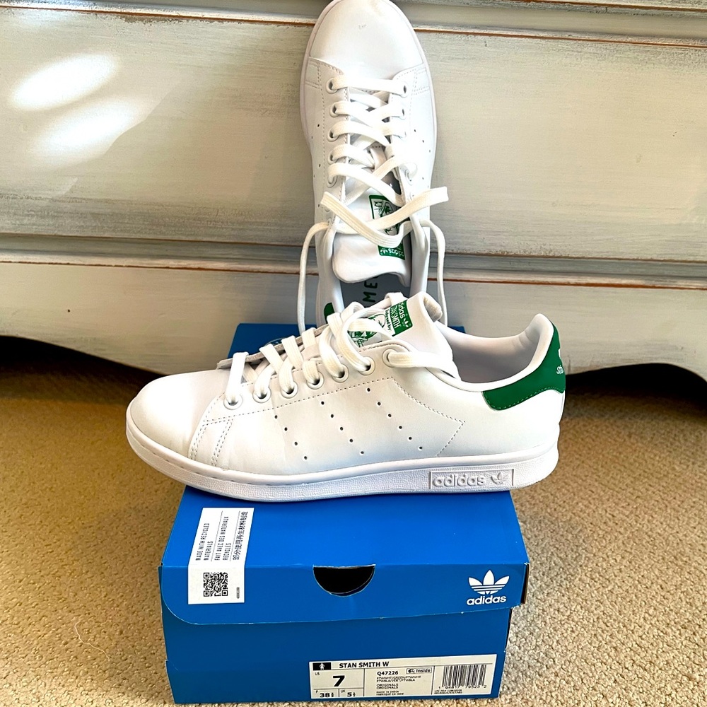 Adidas, Stan Smiths, Size 7 (fits more like 7.5), green and white like new!